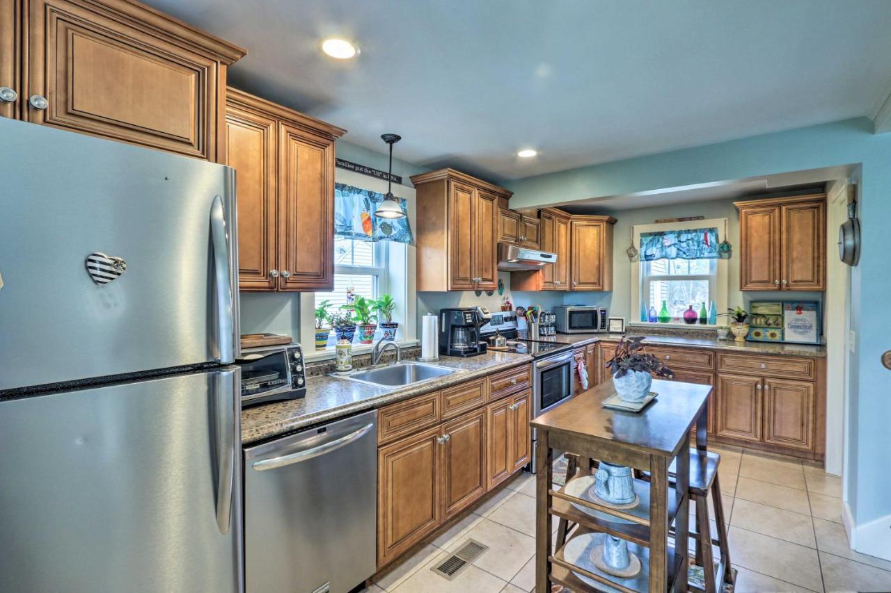 Remodeled Farmhouse In Waterford Near 2 Beaches! Exterior photo